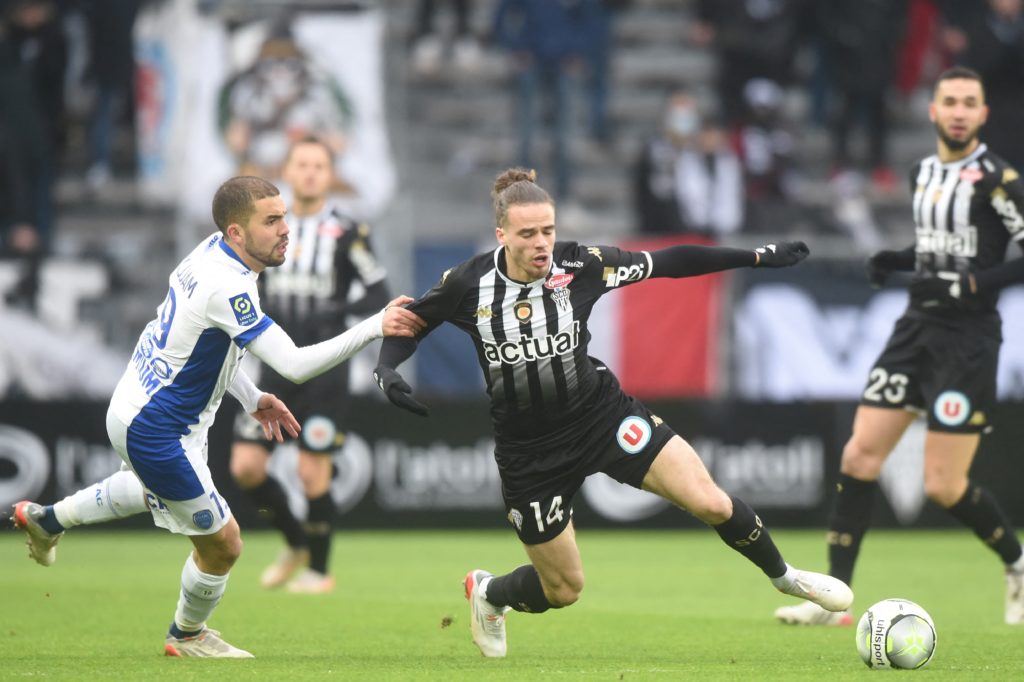 FBL-FRA-LIGUE1-ANGERS-TROYES