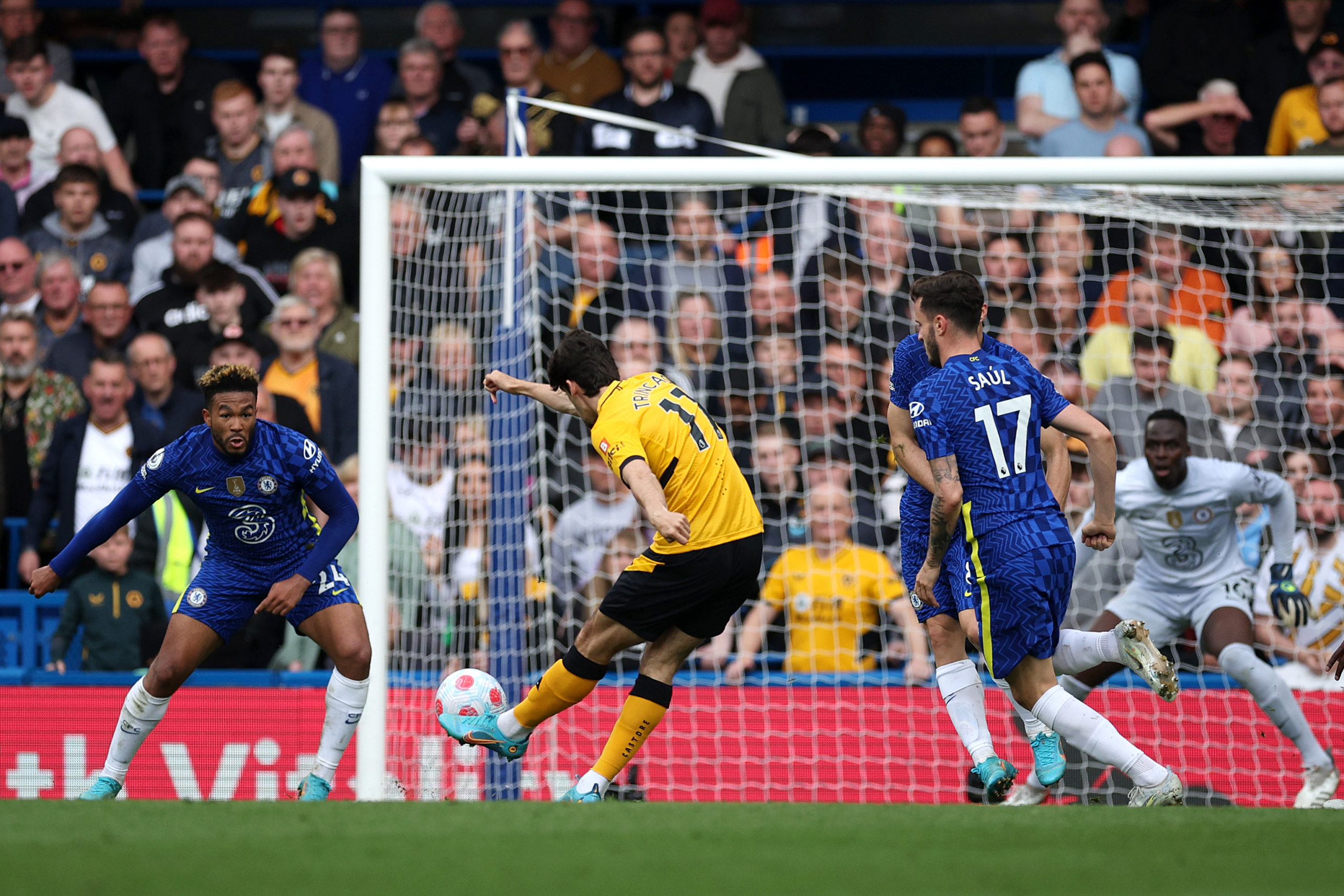 Lineker and Jenas impressed by Trincaos goal for Wolves against Chelsea