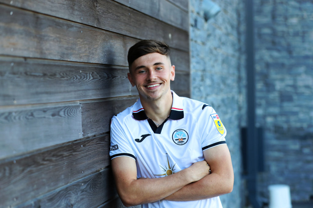 Luke Cundle signs loan contract with Swansea City
