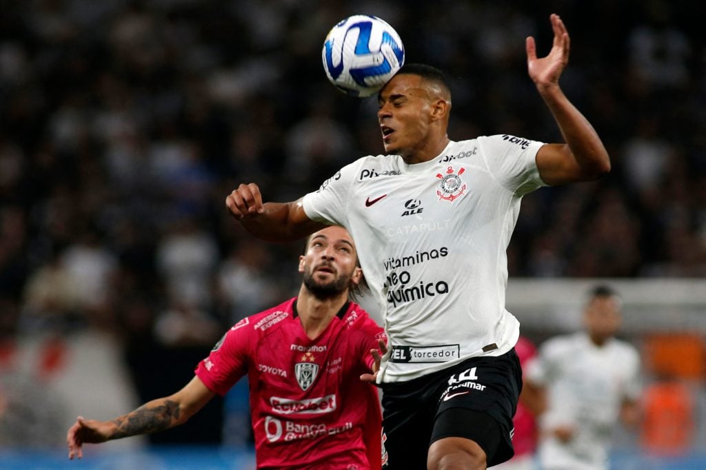 FBL-LIBERTADORES-CORINTHIANS-DELVALLE