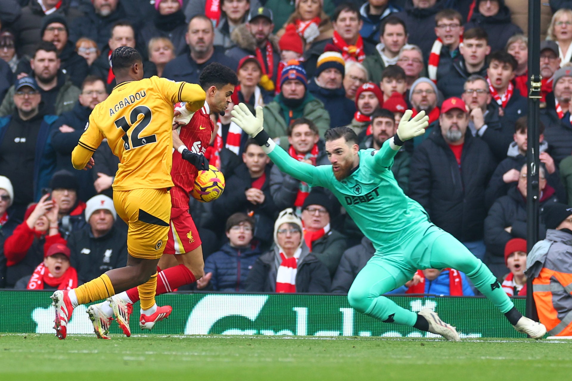 Sky pundits Jamie Redknapp and Jermain Defoe disagree over ...