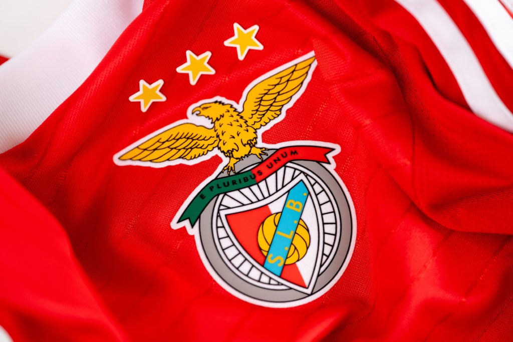 Benfica badge.