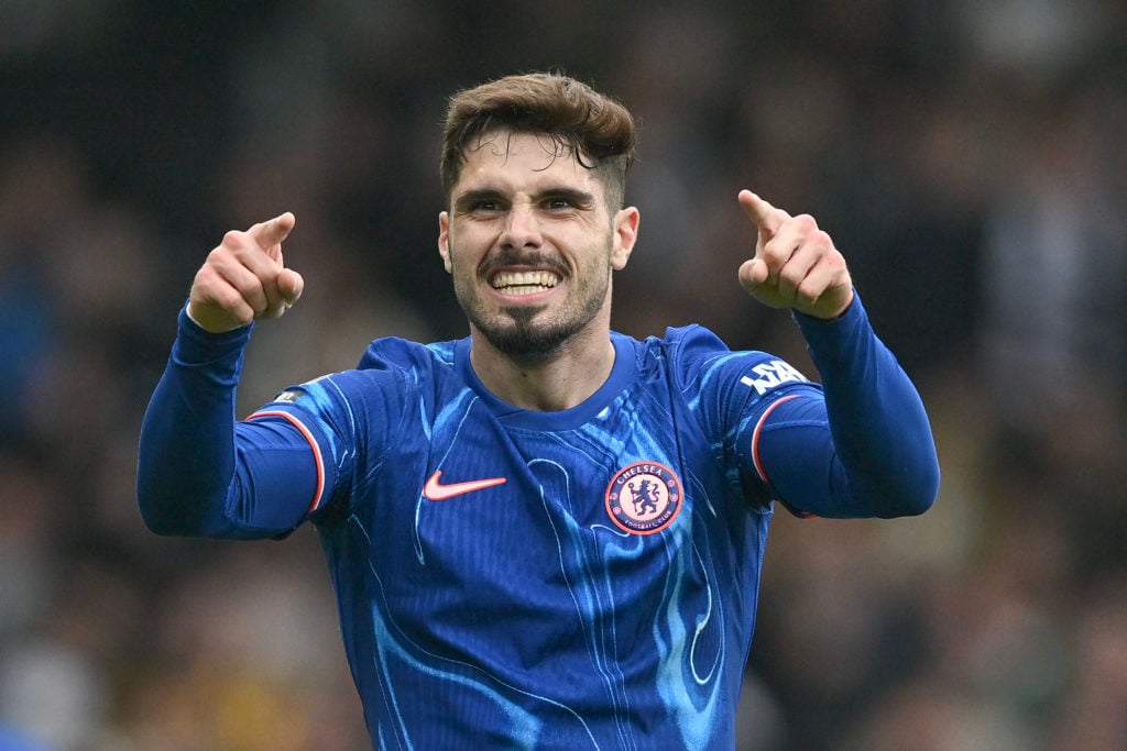 Pedro Neto playing for Chelsea.