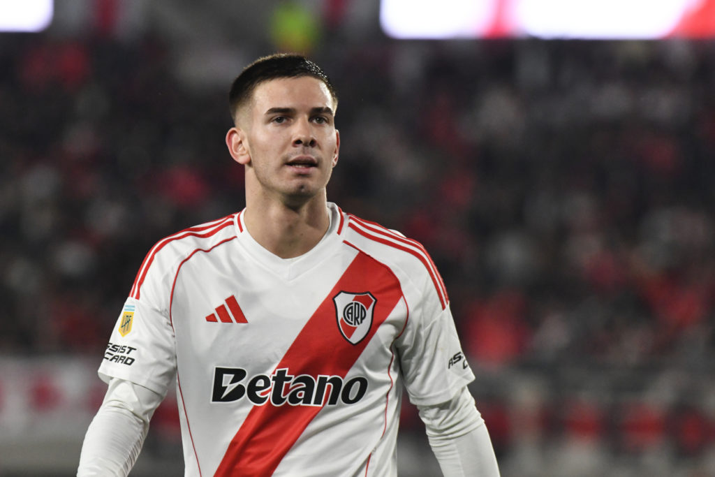 Frano Mastantuono playing for River Plate against Platense
