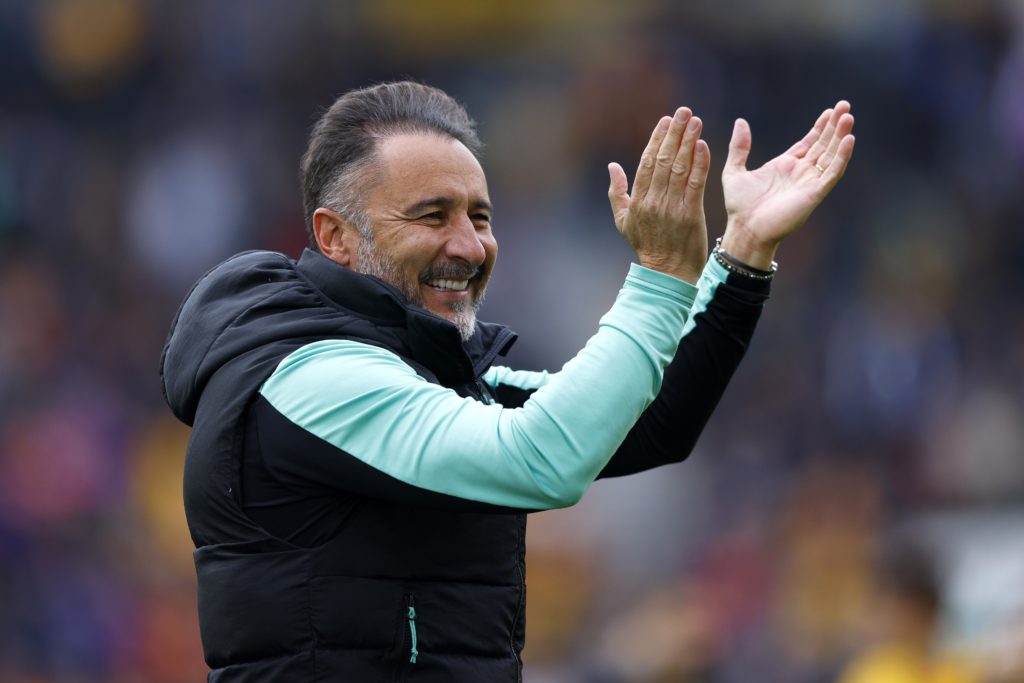 Wolverhampton Wanderers manager Vitor Pereira applauds the fans following the Premier League match between Wolverhampton Wanderers FC and Brentford FC at Molineux on May 25, 2025 in Wolverhampton,