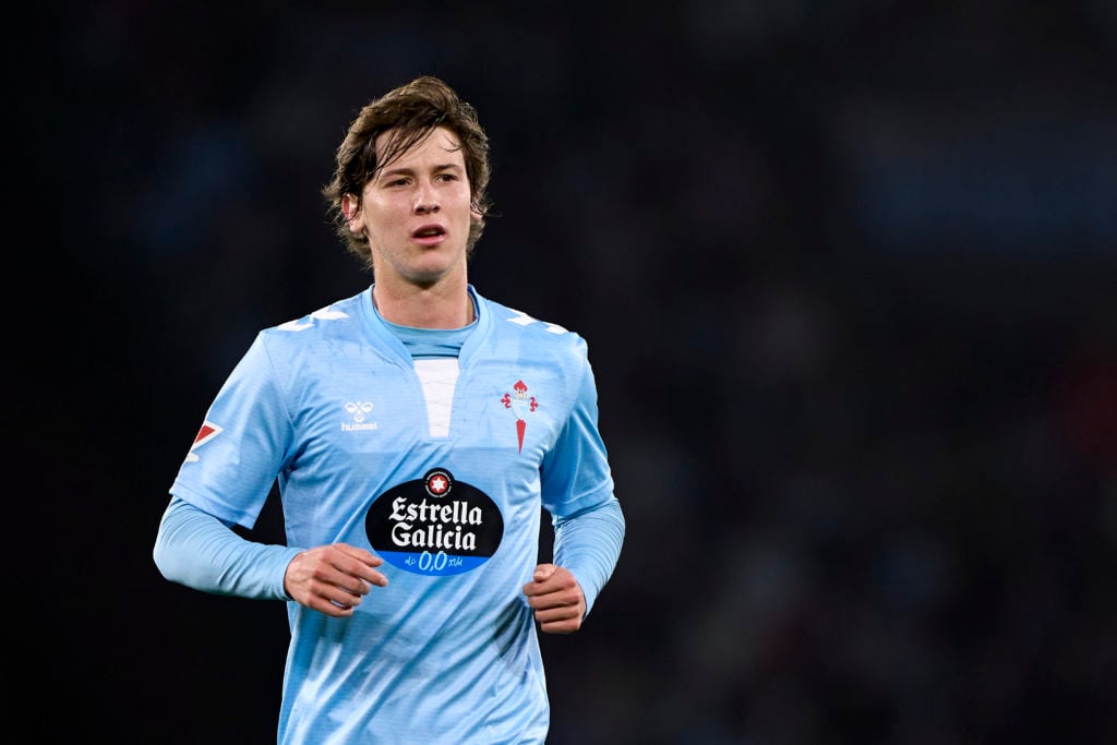 Fer Lopez playing for Celta Vigo.