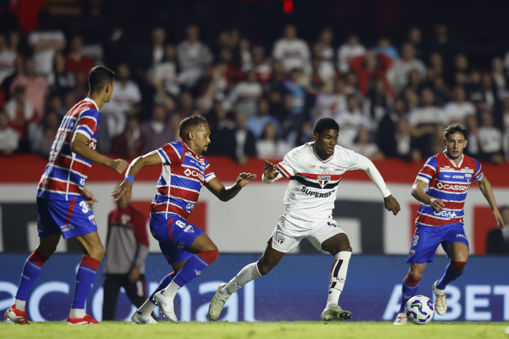 Lucas Ferreira dribbles the ball for Sao Paulo.