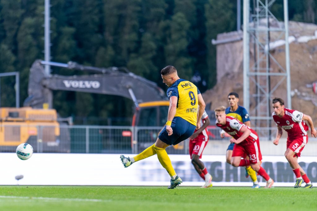 Franjo Ivanovic takes a penalty for Union Saint-Gilloise.