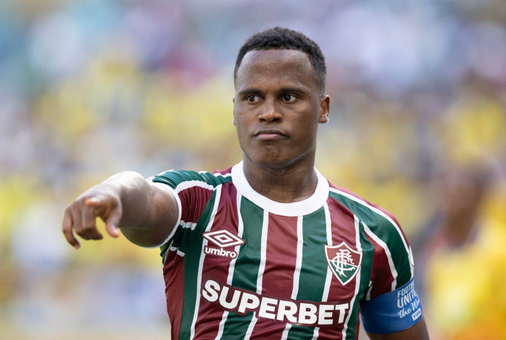 John Arias points while playing for Fluminense.