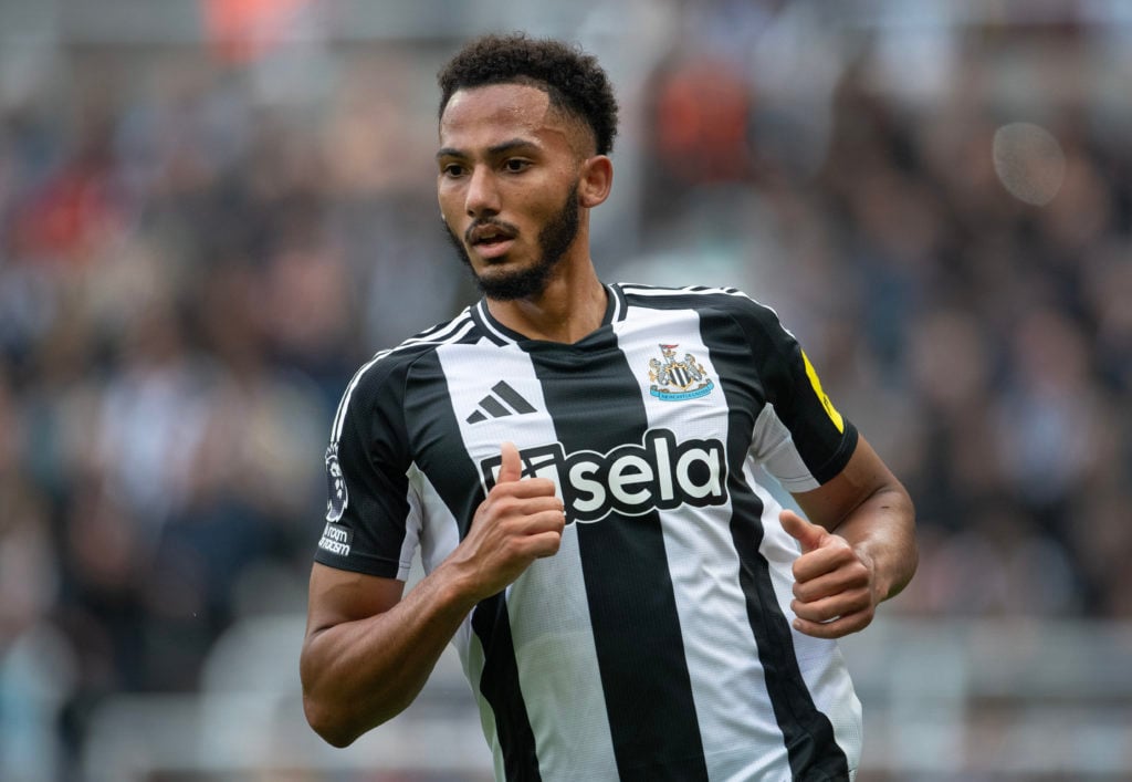 Lloyd Kelly playing for Newcastle United.