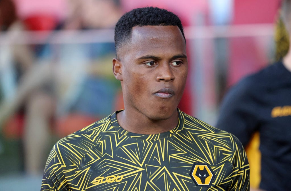 Jhon Arias heads to the bench during the match between Girona FC and Wolverhampton Wanderers FC