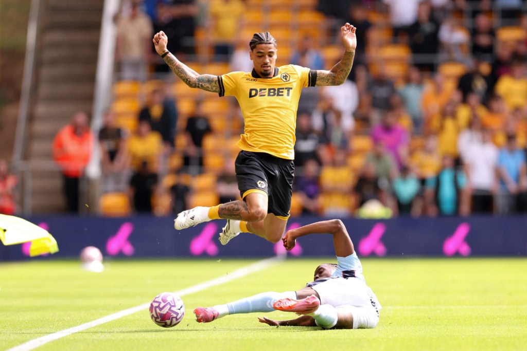 Ki-Jana Hoever of Wolverhampton Wanderers is challenged by Ilaix Moriba of Celta Vigo during the pre-season friendly match between Wolverhampton Wanderers and Celta Vigo at Molineux on August 09, 2025 in Wolverhampton, England.