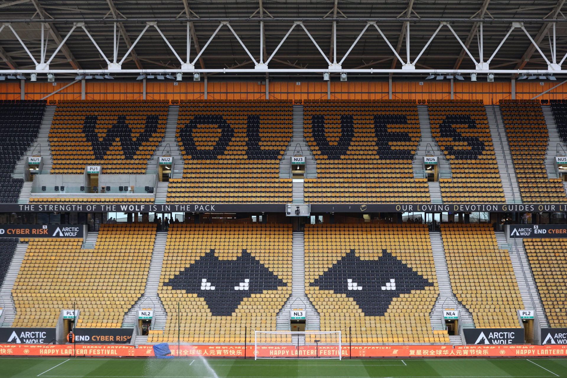 Wolves figure a favourite to land new job at European giants