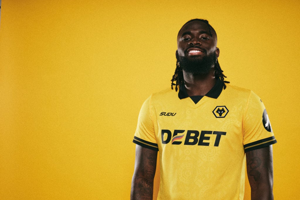 Tolu Arokodare posing in a Wolves shirt.