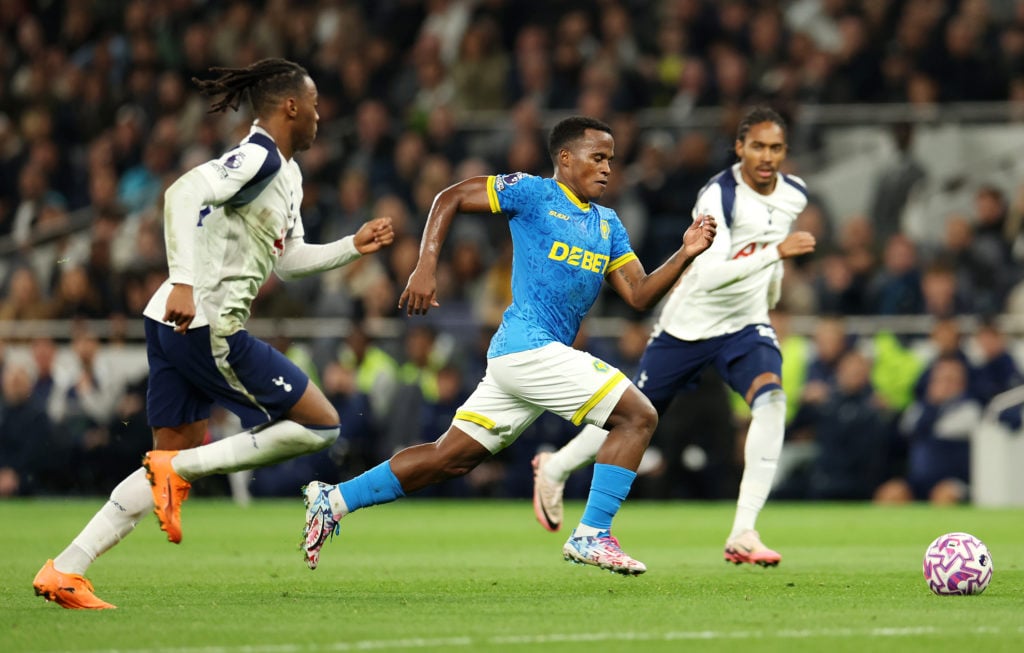 Jhon Arias dribbling the ball for Wolves.