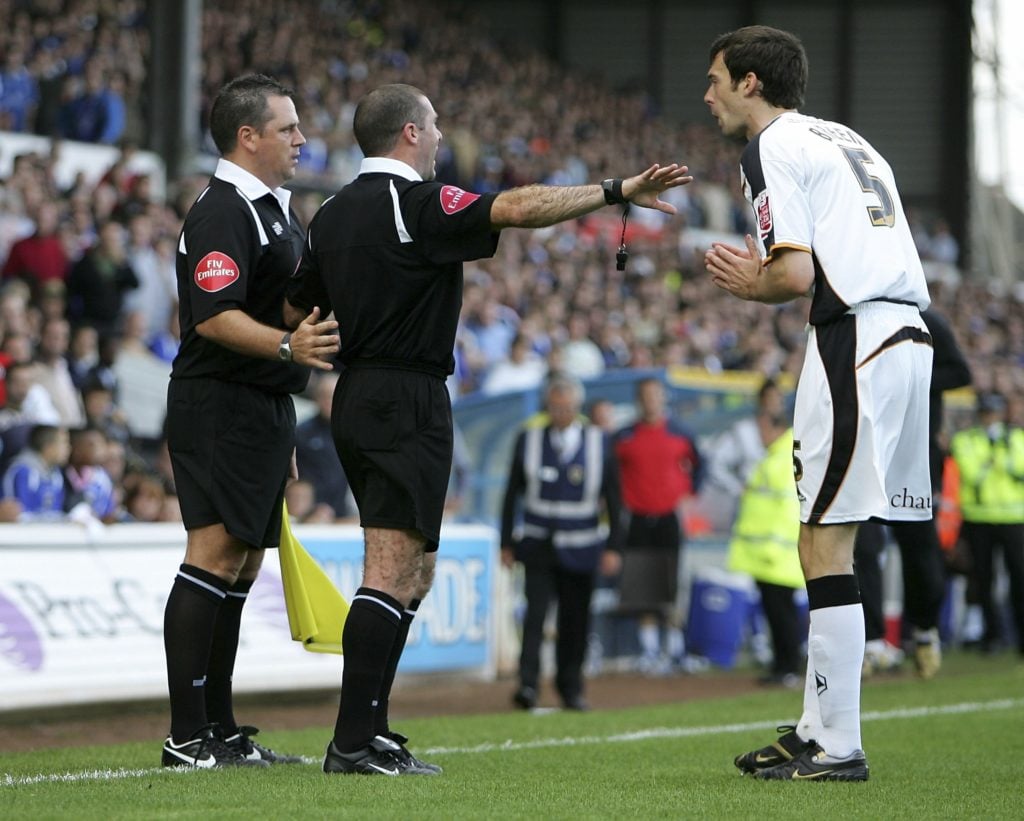 Gary Breen complains to ref while playing for Wolves