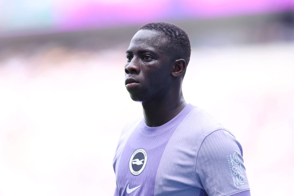 Yankuba Minteh playing for Brighton.