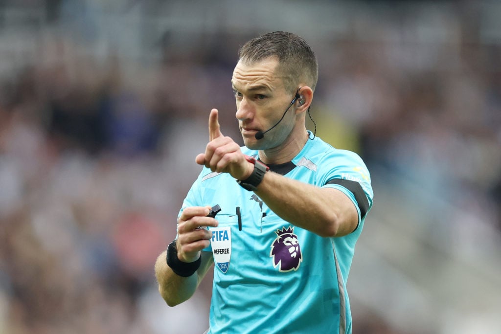 Jarred Gillett refereeing in Newcastle vs Arsenal
