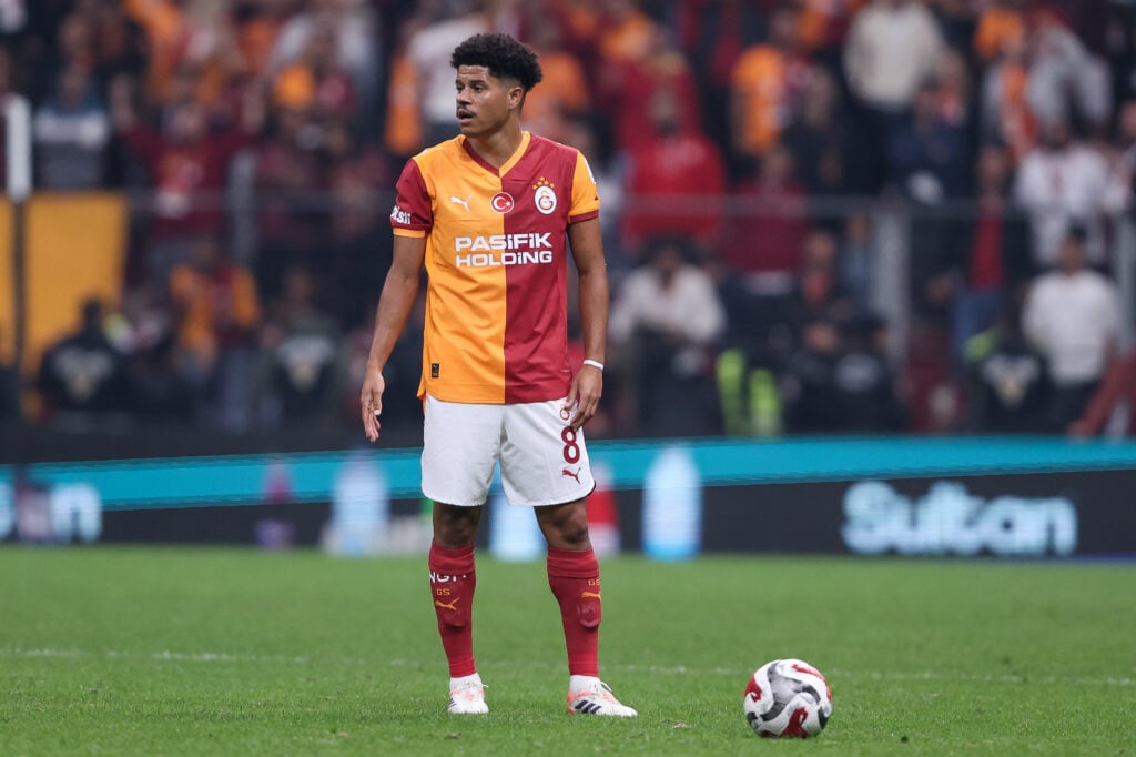 Gabriel Sara on the ball for Galatasaray.