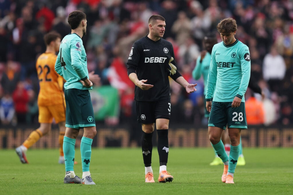 Sam Johnstone in conversation with Santiago Bueno and Fer Lopez.