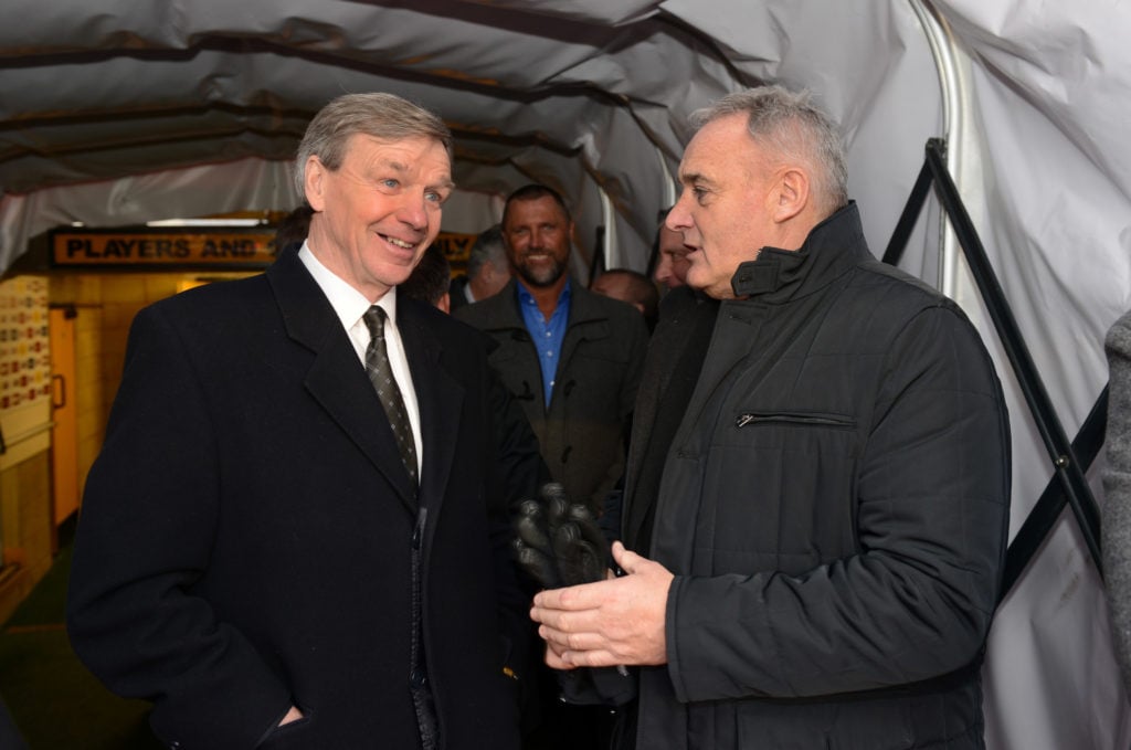 Graham Turner talking to Dave Jones in the tunnel