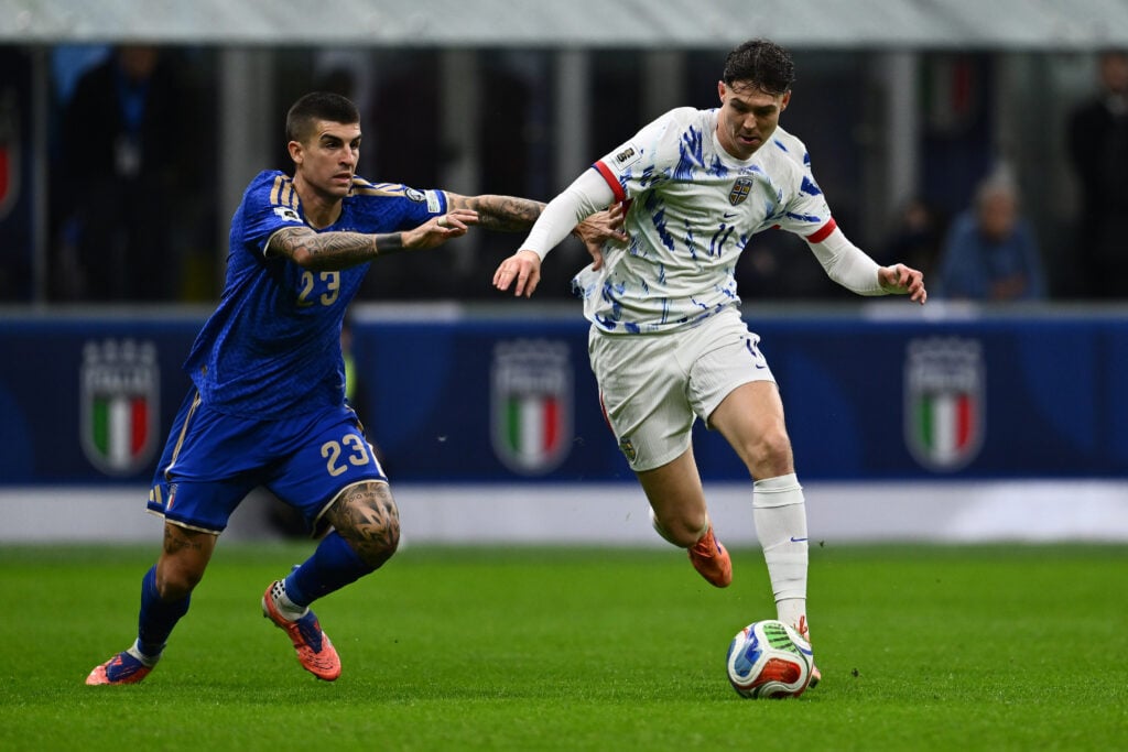 Jorgen Strand Larsen running with the ball for Norway against Italy
