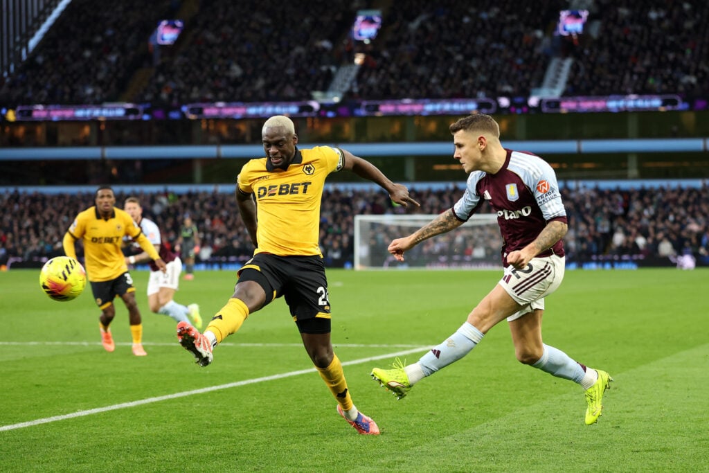 Toti Gomes blocking a cross by Lucas Digne