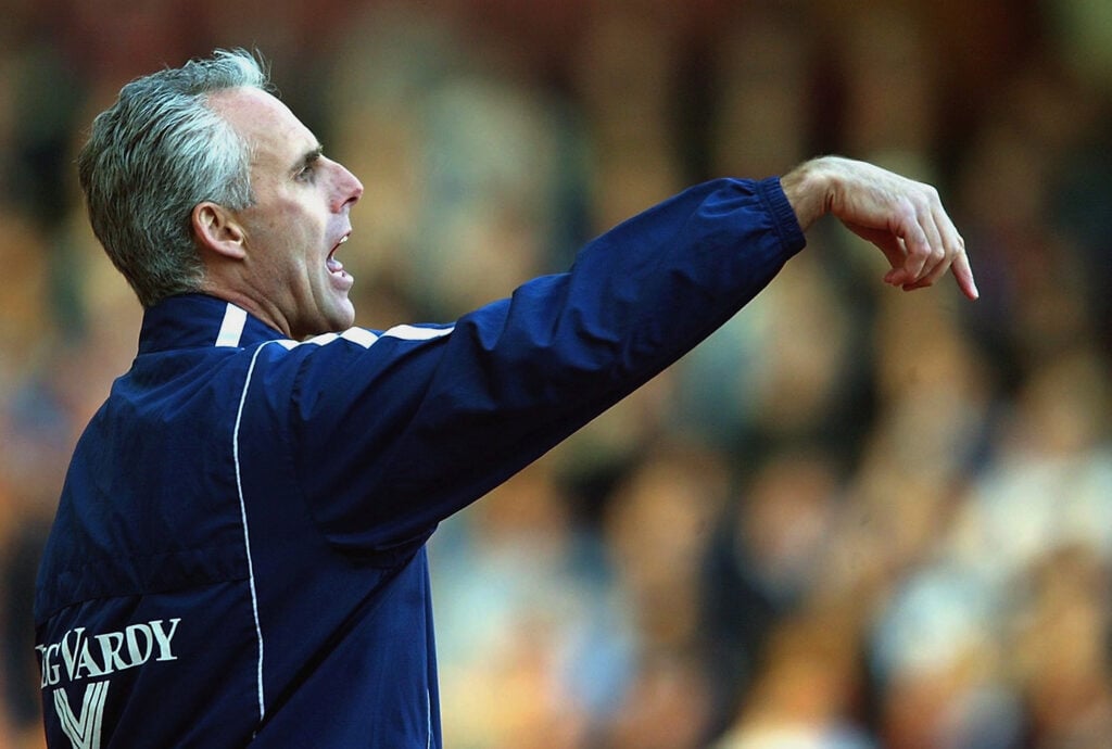 Sunderland manager Mick McCarthy sends instructions.