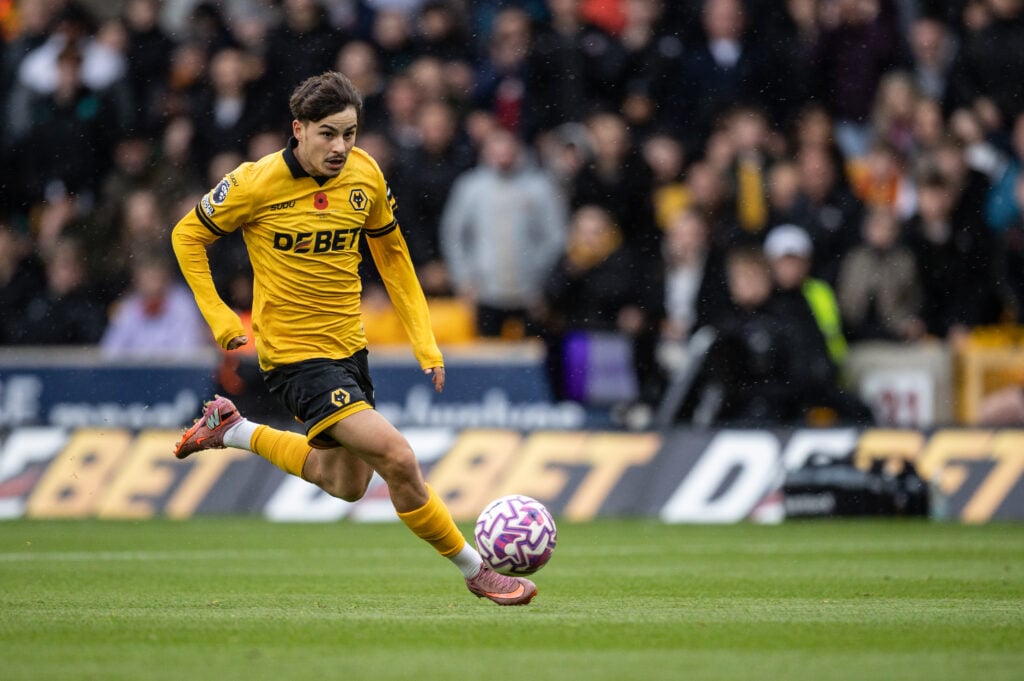 Rodrigo Gomes dribbles the ball for Wolves.