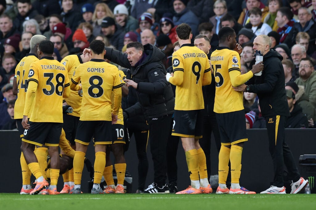 Wolves players get a team talk from Rob Edwards.
