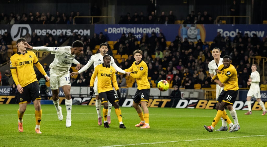 Igor Jesus with a header against Wolves.