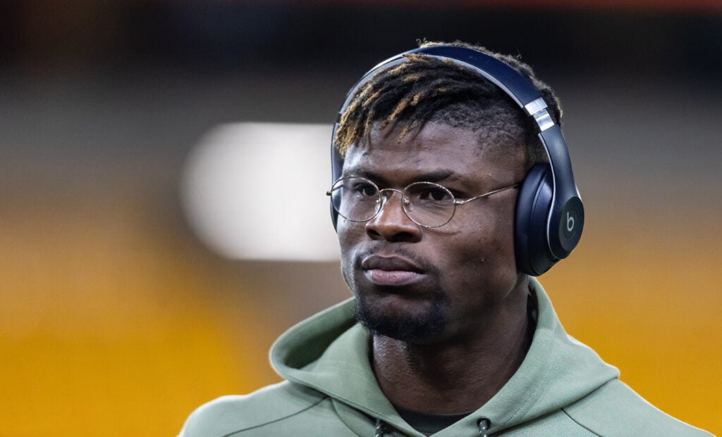 Emmanuel Agbadou wearing headphones.