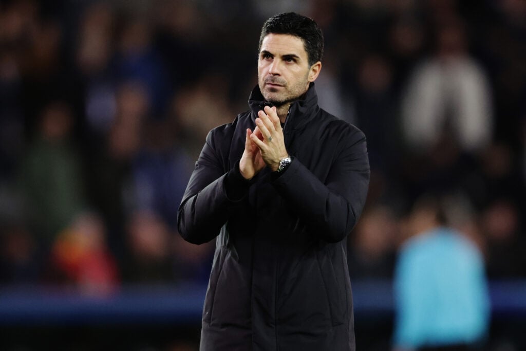 Mikel Arteta applauding supporters