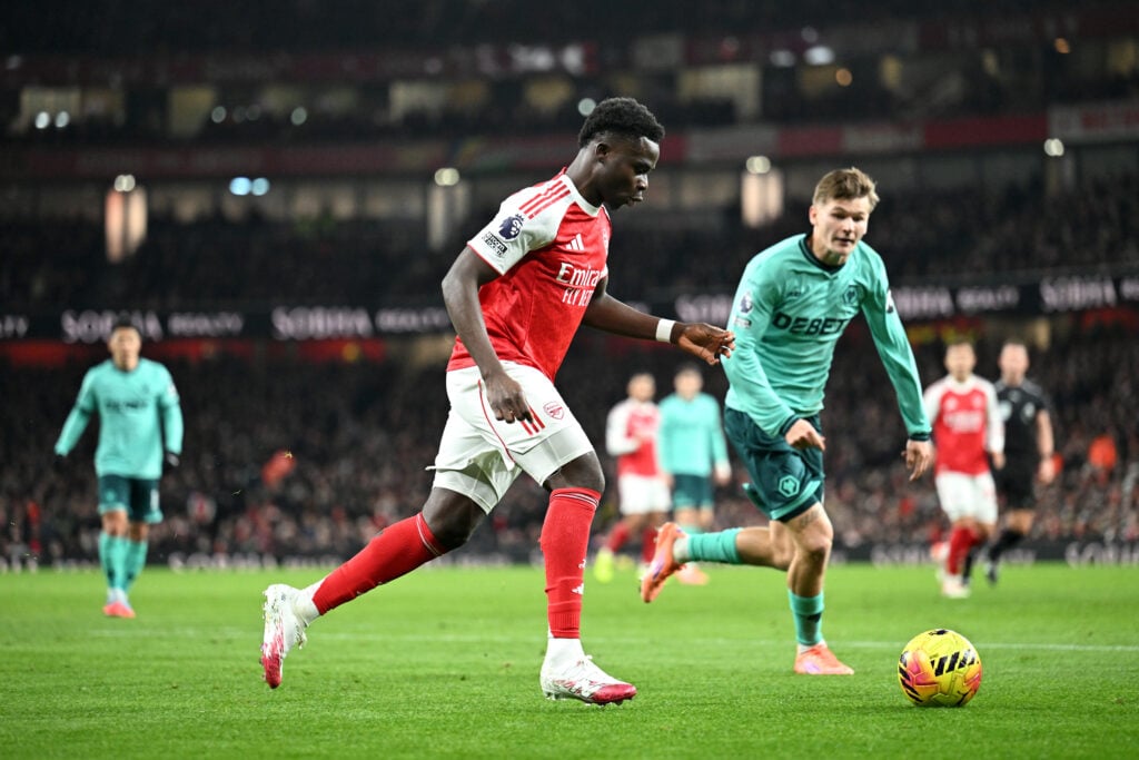 Bukayo Saka on the ball for Arsenal against Wolves.