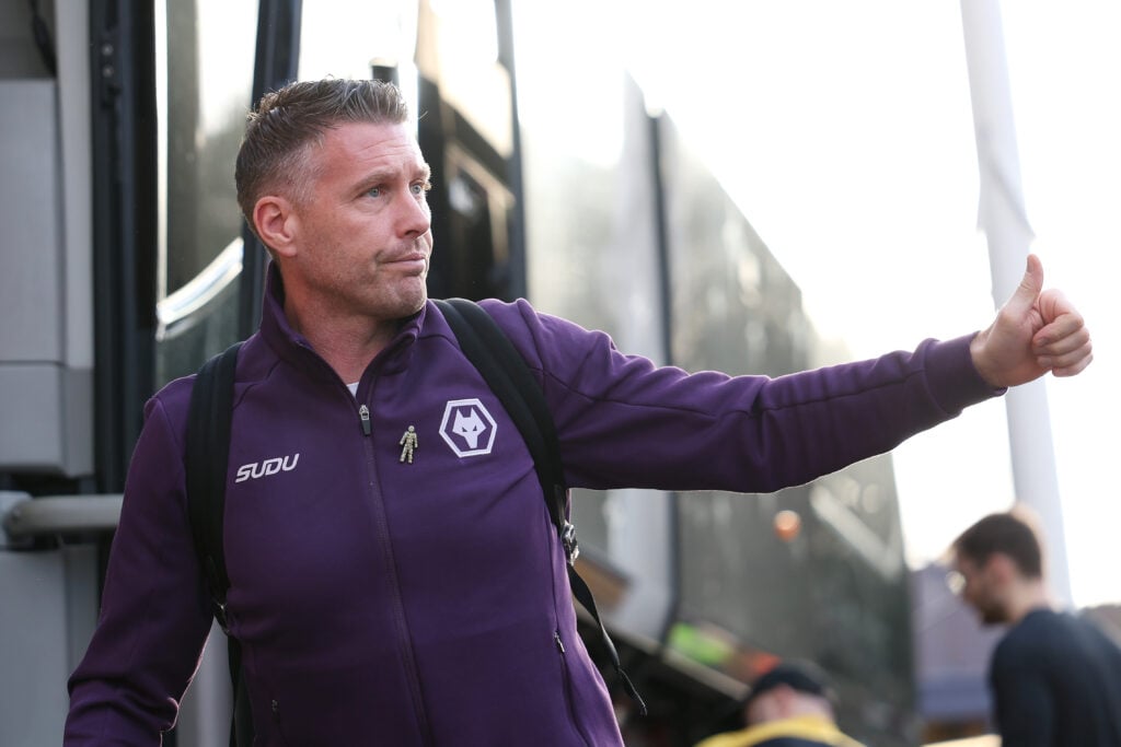 Rob Edwards gives a thumbs up.