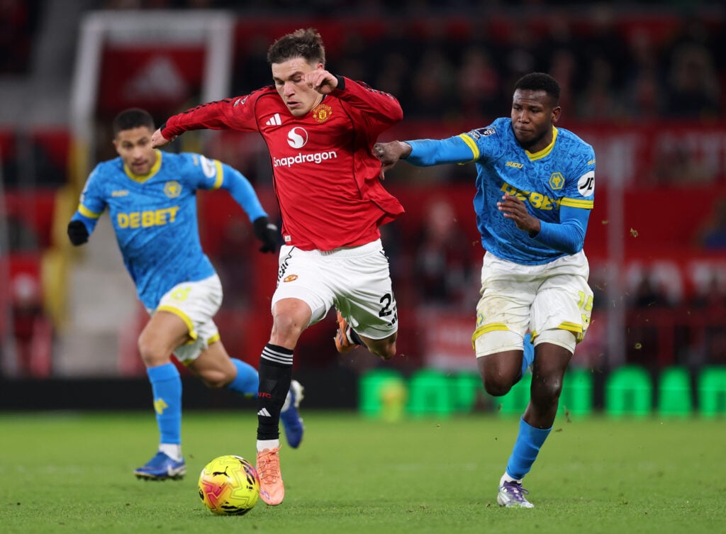 Yerson Mosquera chases down Manuel Ugarte of Manchester United.