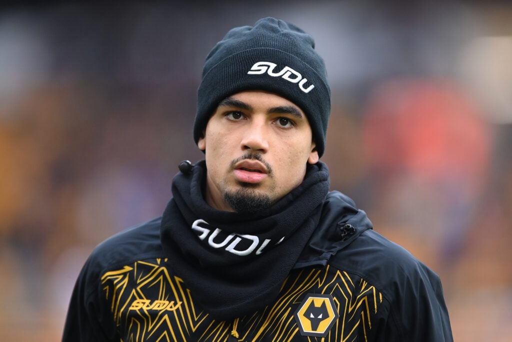 Ki-Jana Hoever warms up for Wolves.