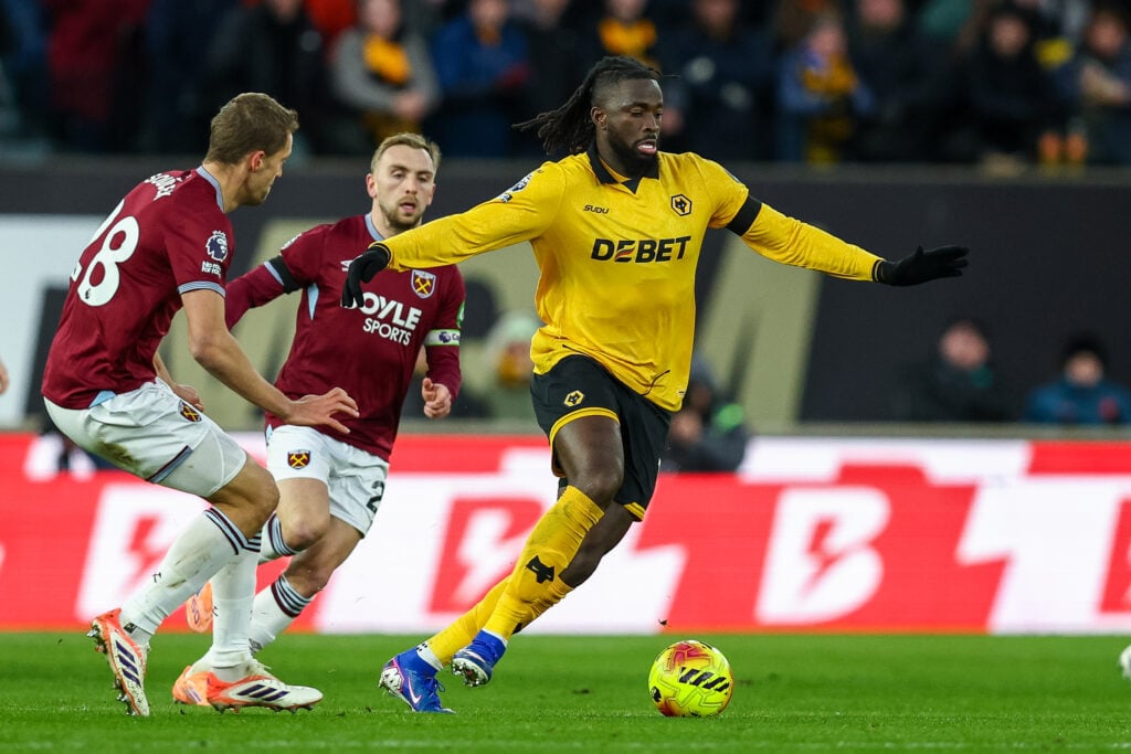 Tolu Arokodare playing for Wolves.