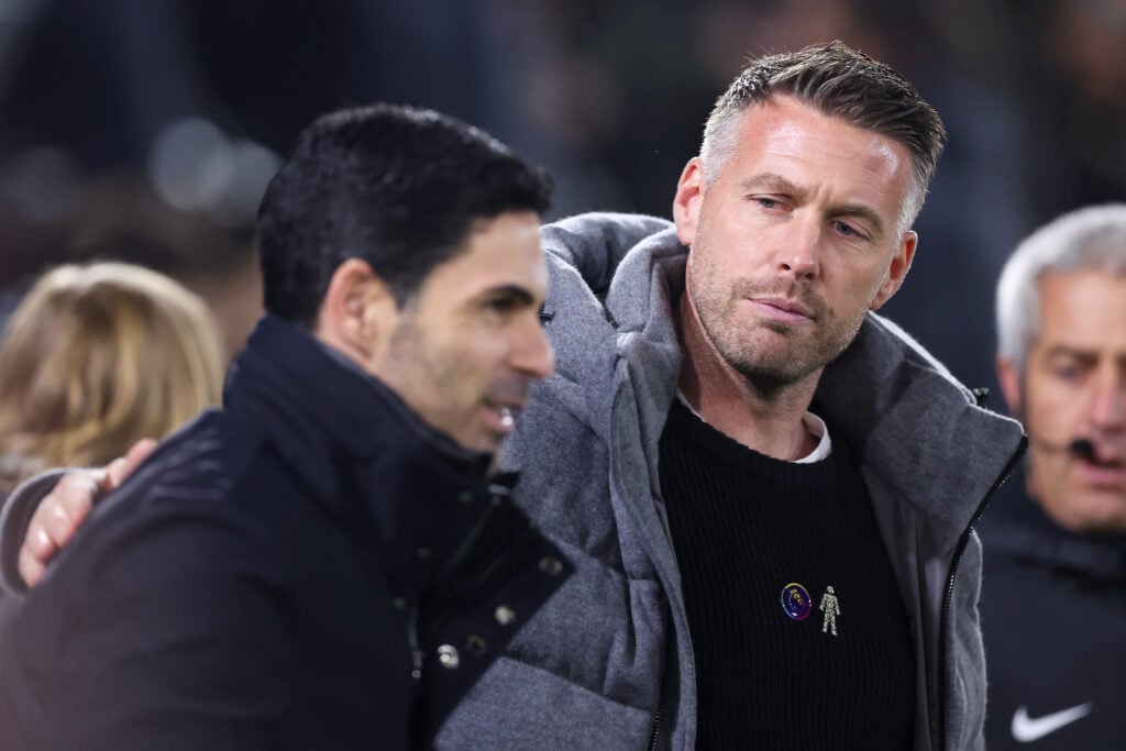 Rob Edwards looks at Mikel Arteta.