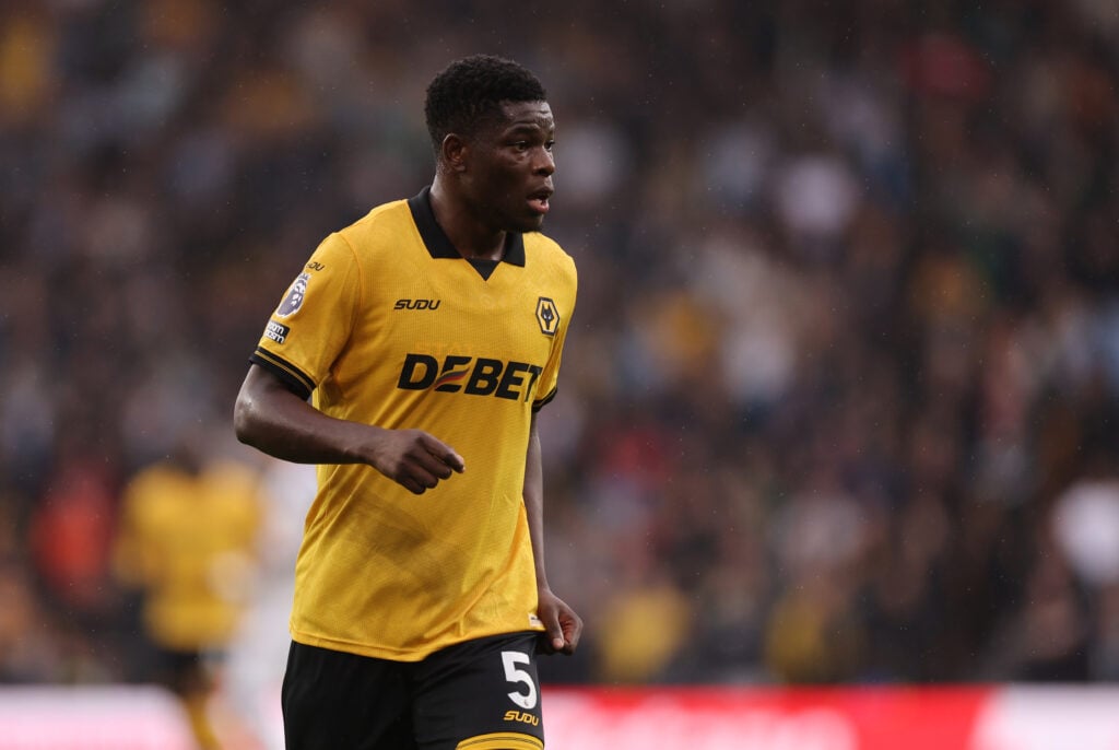 Marshall Munetsi playing for Wolves.