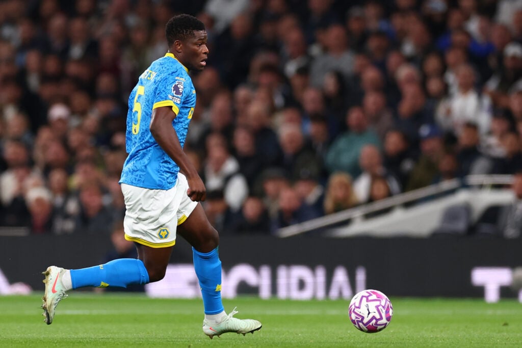 Marshall Munetsi playing for Wolves.