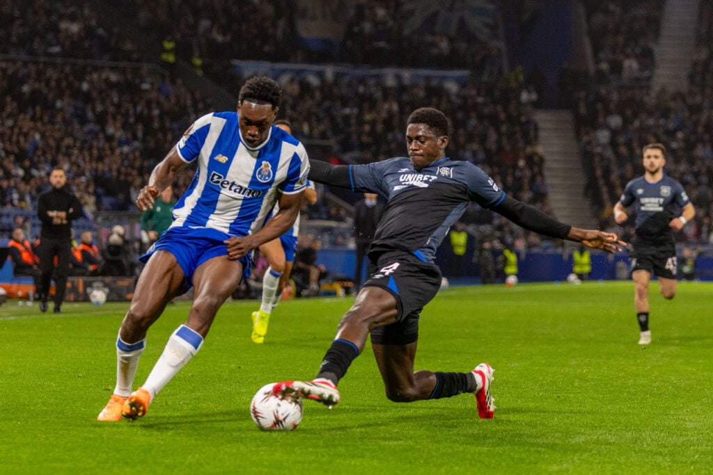Nasser Djiga challenges a Porto player.