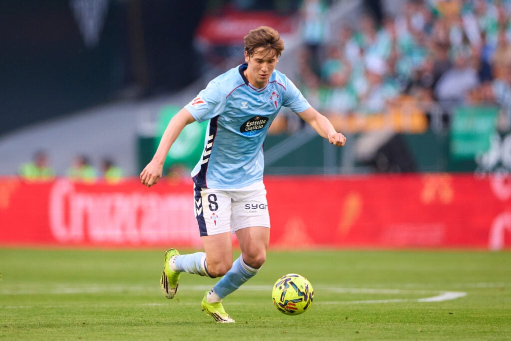 Fer Lopez playing for Celta Vigo.