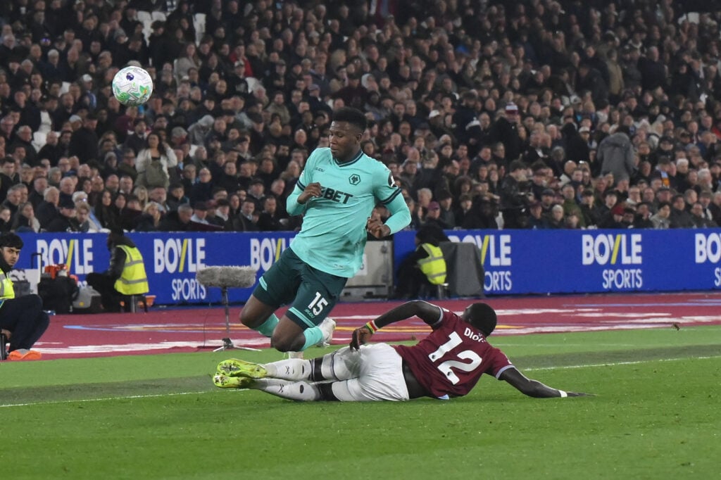 Yerson Mosquera playing for Wolves.