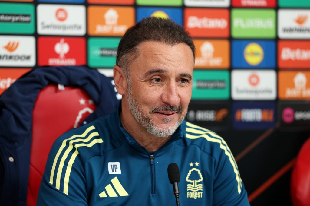 Vitor Pereira takes a press conference.