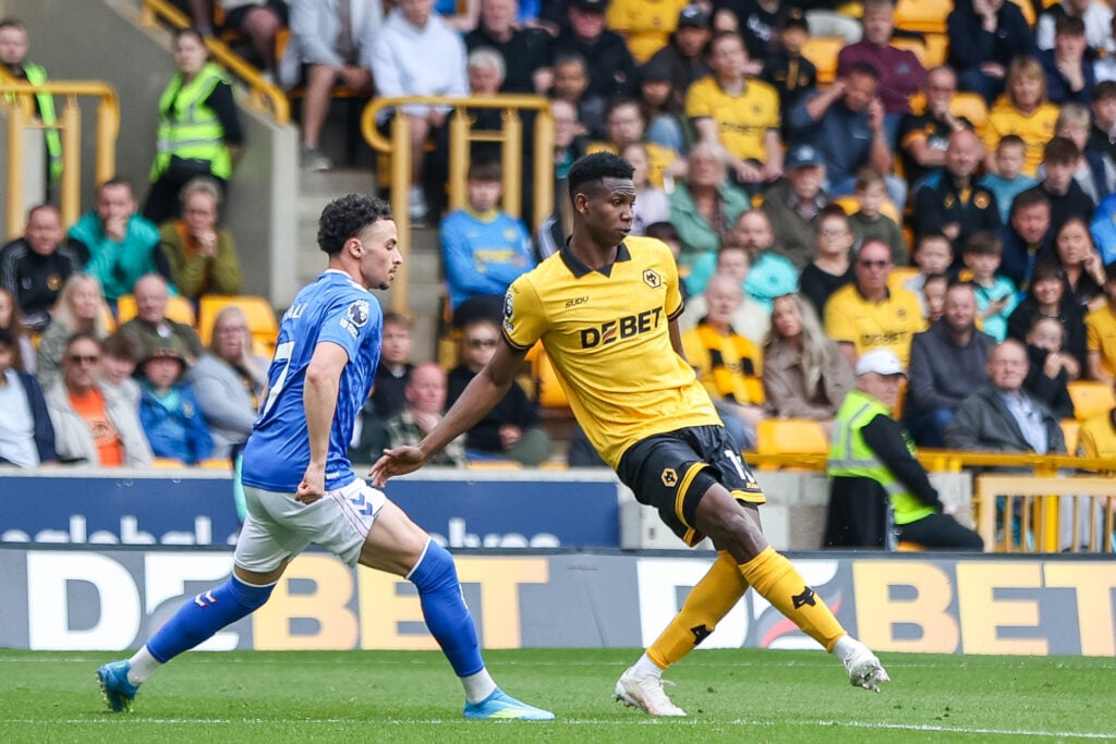 Yerson Mosquera playing for Wolves.