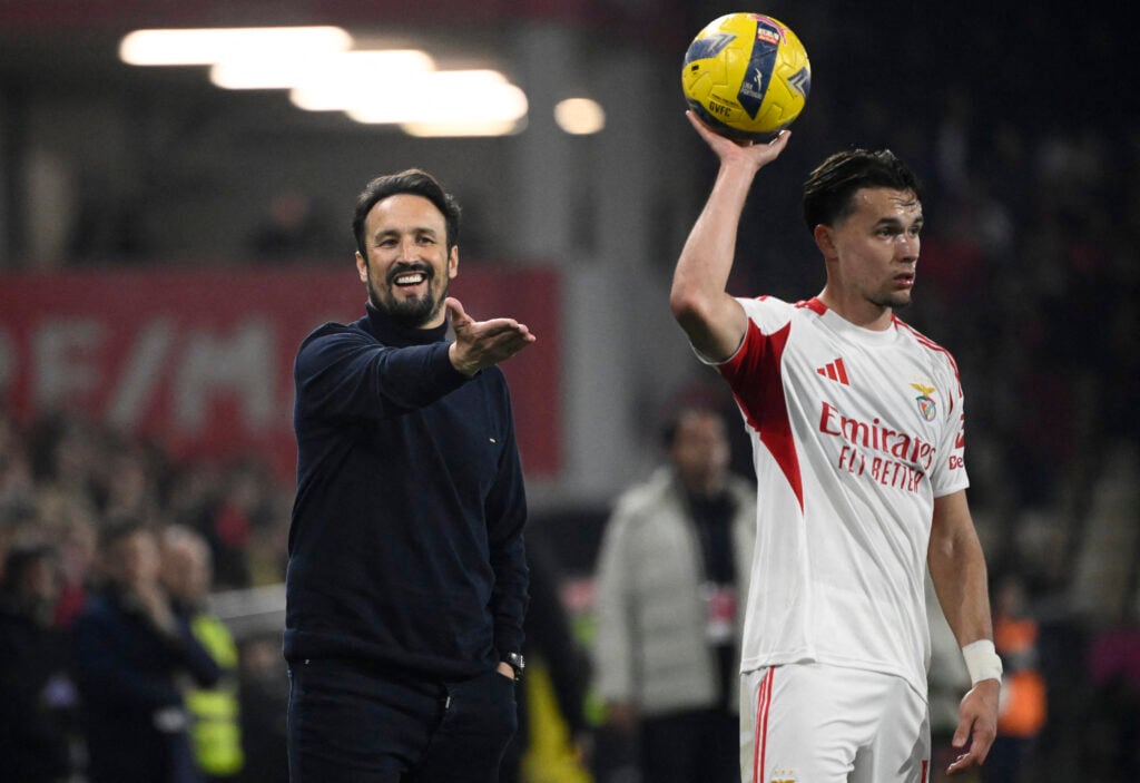 Cesar Peixoto managing Gil Vicente.