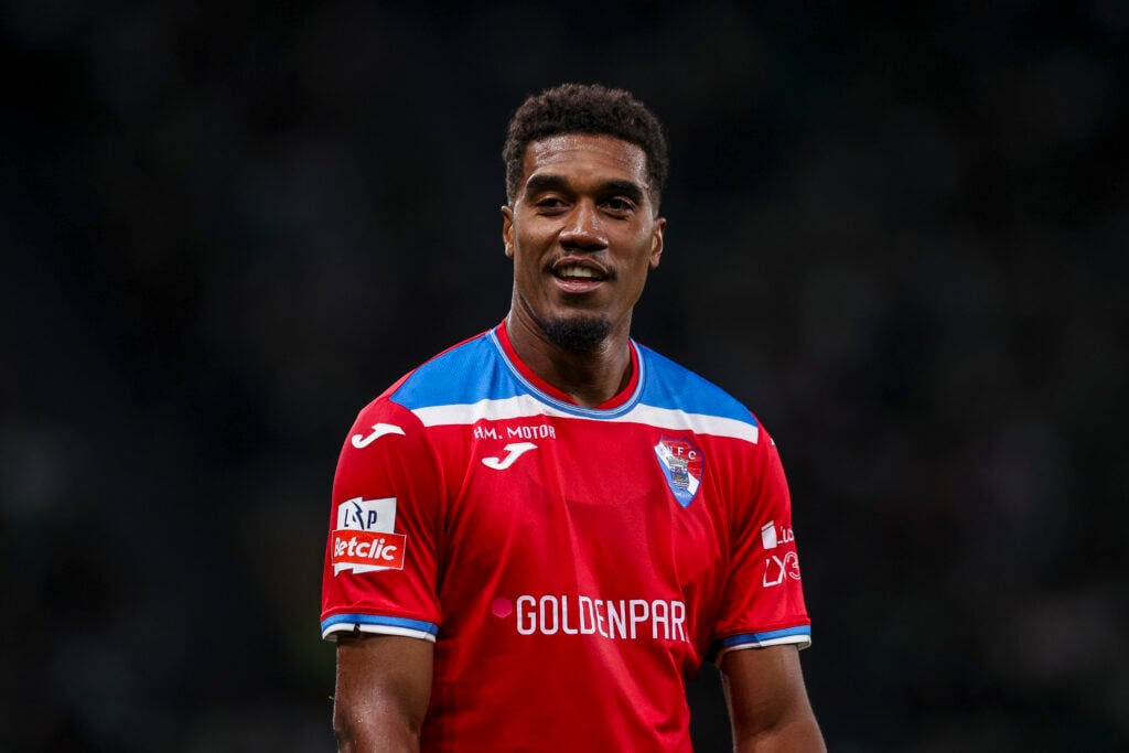 Murilo playing for Gil Vicente.